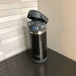 NWT Thermos 16oz Vacuum Insulated Stainless Steel Water Bottle with Straw